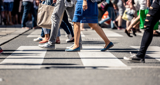 Many People Walking In The City Center In Vienna