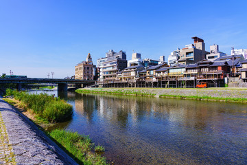 京都　鴨川納涼床　鴨川　夏　川床　納涼　納涼床　風物詩　風景　日本　風流　京都文化　日本文化　歴史