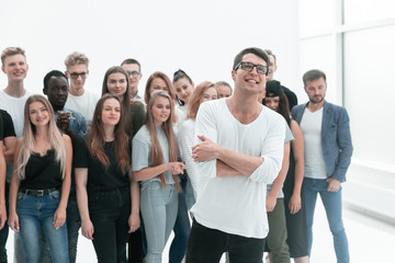 Obraz premium lucky guy standing in front of his team