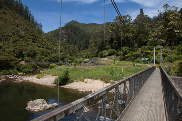 Fototapeta na wymiar Ohinemuri River Karangahake gorge bridge