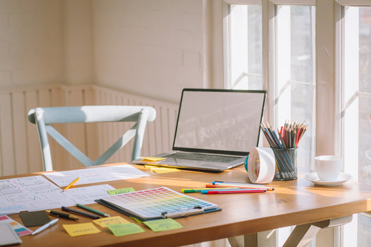 Website design team desk Design apps for mobile phones. UX UI design concept