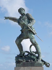 Fototapeta na wymiar Statue du corsaire Robert Surcouf à Saint-Malo