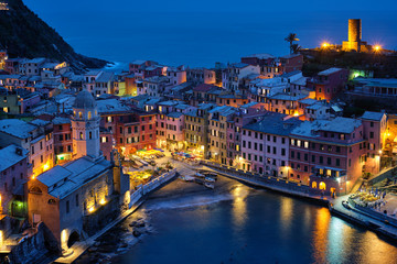 Obraz premium Vernazza village illuminated in the night, Cinque Terre, Liguria, Italy