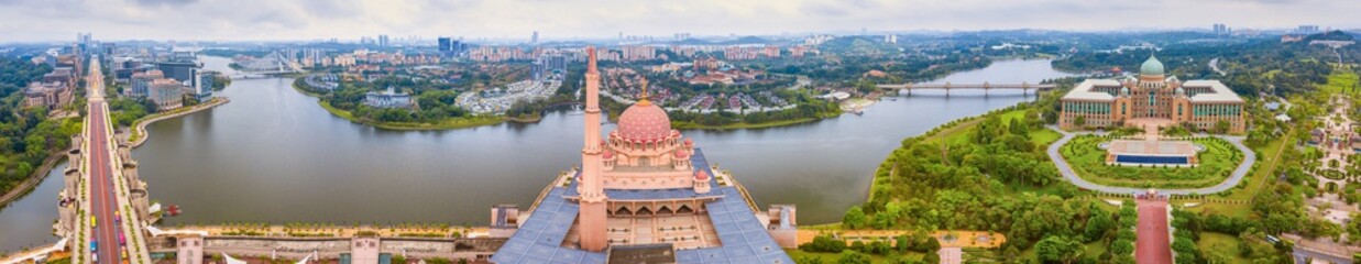 Fototapeta na wymiar Aerial View Of Putra Mosque with Putrajaya City Centre with Lake at sunset in Putrajaya, Malaysia.