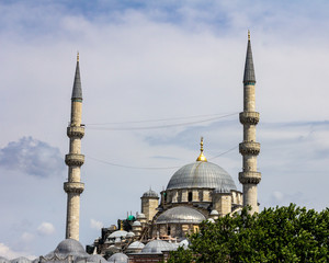 Fototapeta na wymiar June 18, 2019 - Istanbul, Turkey - Yeni Cami (New Mosque) near the entrance to the Istanbul spice market