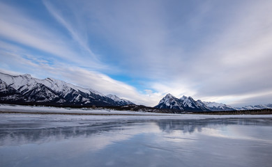 Fototapeta na wymiar Abraham Lake Frozen in Winter in Alberta Canada