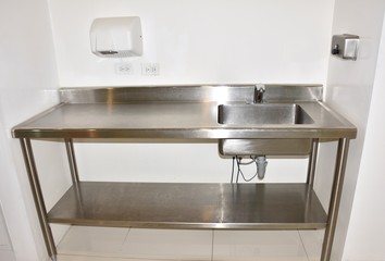 Aluminum dishwasher used in industry and in domestic cleaning jobs.