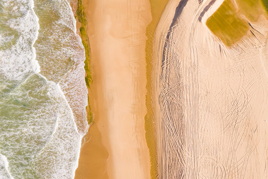 Aerial view of the beach shore, Taiba, S&bdquo;o Gon&Aacute;alo do Amarante, Cear&middot;, Brazil