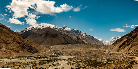 Fototapeta na wymiar view of mountains with snow