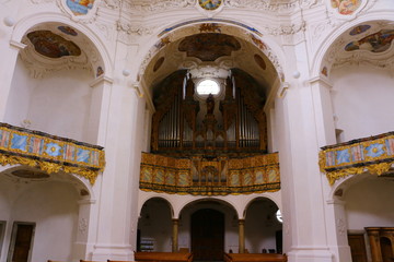 Im Inneren der Klosterkirche von Kloster Muri in der Stadt Muri in der Schweiz