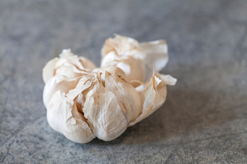 Fototapeta na wymiar Organic raw garlic bulb. Shallow depth of field close up view.
