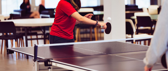 a girl playing ping pong - obrazy, fototapety, plakaty