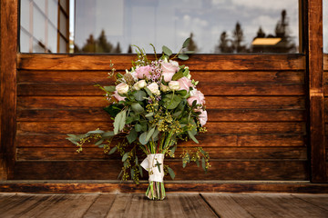 Fototapeta na wymiar wedding bouquet against beautiful dark wood background