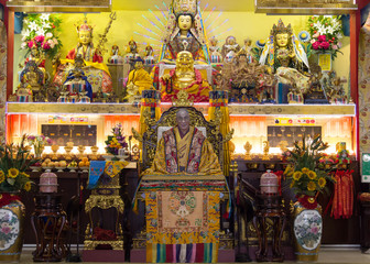 Tibetan shrine, Singapore - obrazy, fototapety, plakaty