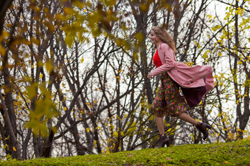 Autumn in the Park, the girl is happy with the good weather.