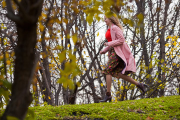 Autumn in the Park, the girl is happy with the good weather.