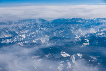 vista de los alpes desde el avion 