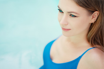 Fototapeta na wymiar Enjoying vacation. Beautiful young woman in swimming pool.