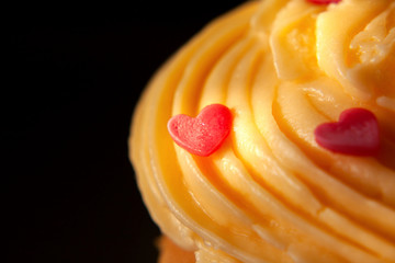 Powder in the form of heart lies on the cake