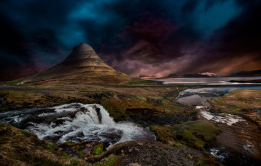 Fototapeta na wymiar Kirkufell mountain on snaefellsness peninsula in western Iceland