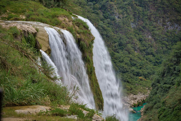 Fototapeta na wymiar Pretty Background Tamul waterfall, San Luis Potosi (Cascada Tamul Huasteca Potosina)