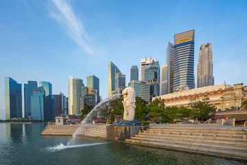 Foto op Aluminium Blauwe mooie lucht met Merlion-park en historische gebouwen in de stad Singapore, Singapore © orpheus26