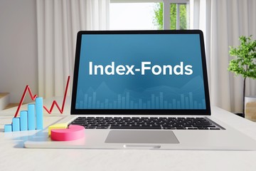 Index-Fonds – Business/Statistik. Laptop im Büro mit Begriff auf dem Monitor. Finanzen/Wirtschaft.