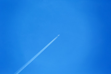 青空と飛行機雲