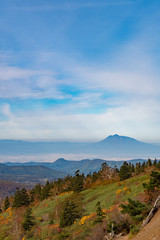 秋の八甲田　登山道から望む岩木山