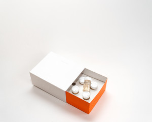 white box with jars inside with orange sideways on a white background