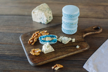 Cheese and walnuts with dessert