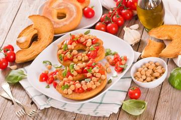 Friselle with tomatoes and chickpeas.