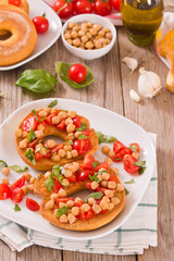 Friselle with tomatoes and chickpeas.