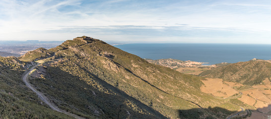 Fototapeta na wymiar Panoramique de la côte Vermeille et du Roussillon