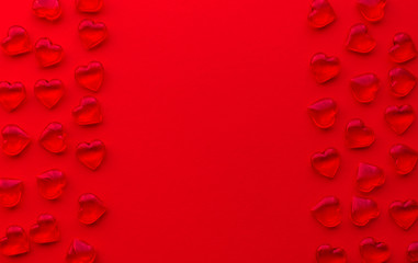 Obraz na płótnie Canvas red background with hearts pattern and copy space