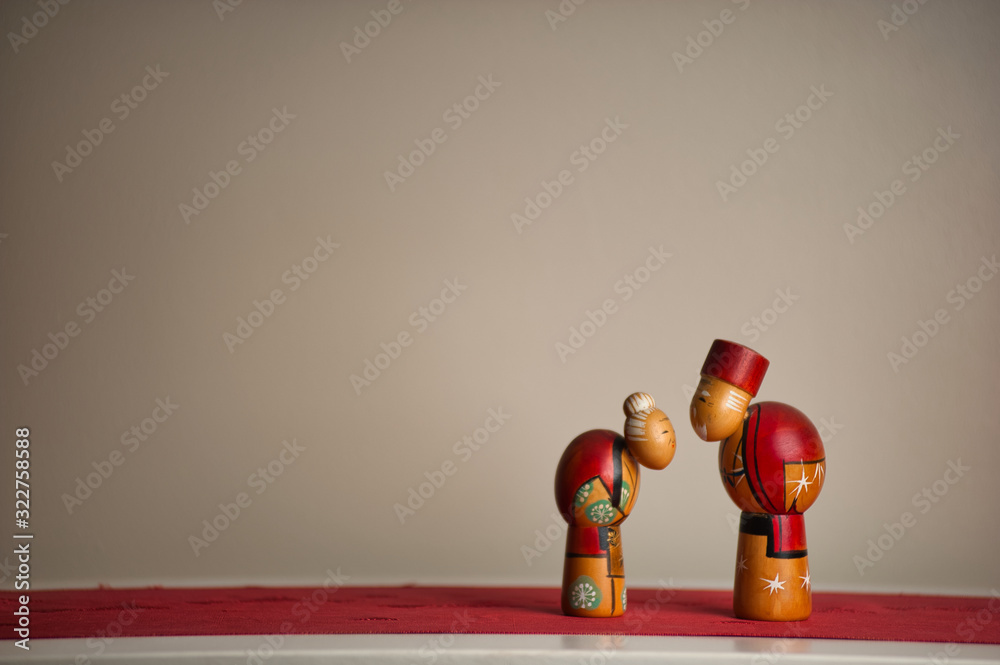 Wall mural Japanese Kokeshi dolls of happy old couple