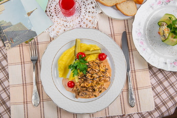 beef stroganoff with mushrooms and mashed potatoes