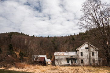 Fototapeta na wymiar Abandoned Farm house and barn