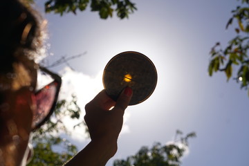 Sol en piedra obsidiana