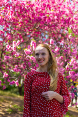 Obraz na płótnie Canvas Blonde model in sakura garden 