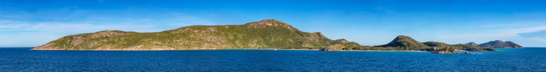 Fototapeta premium Panoramic view of the Lizard Island in Queensland, Australia.