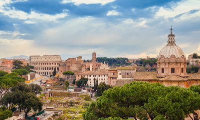 Fototapeta na wymiar cityscape of Rome city and old ruins. Italy
