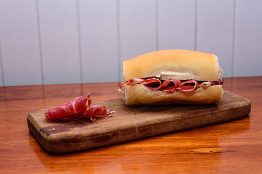 Sandwich de bondiola en pan baguette