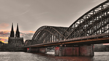 Fototapeta premium Kölner Dom und Hohenzollernbrücke, Köln, Nordrhein-Westfalen, Deutschland 