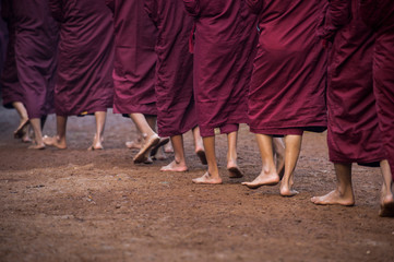 monjes birmanos