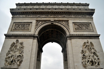 Fototapeta na wymiar Arc de Triomphe in Paris in rainy day