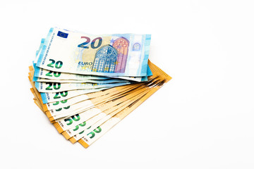 Dinero en efectivo sobre fondo blanco