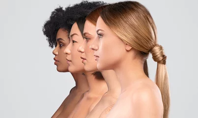 Poster Beautiful multiethnic women standing in row © kegfire