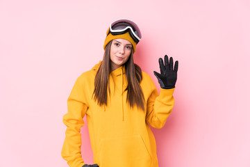Young caucasian skier woman isolated smiling cheerful showing number five with fingers.