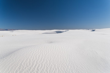 Landscape view of White Sands National Park in Alamogordo, New Mexico. 